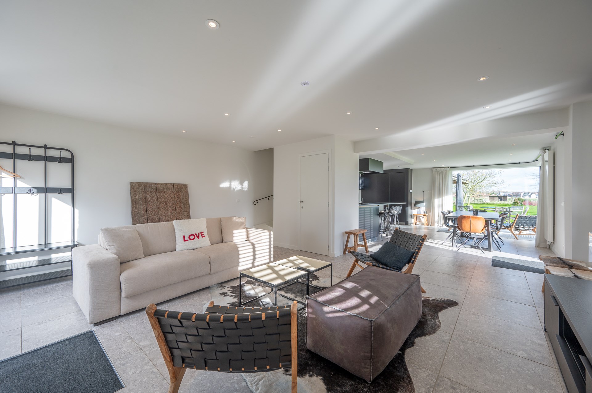 Propriété exceptionnelle et rénovée (5 510 m² de terrain) à proximité du centre de Knokke-Heist et bénéficiant d'une vue exceptionnelle sur les polders de Knokke. 