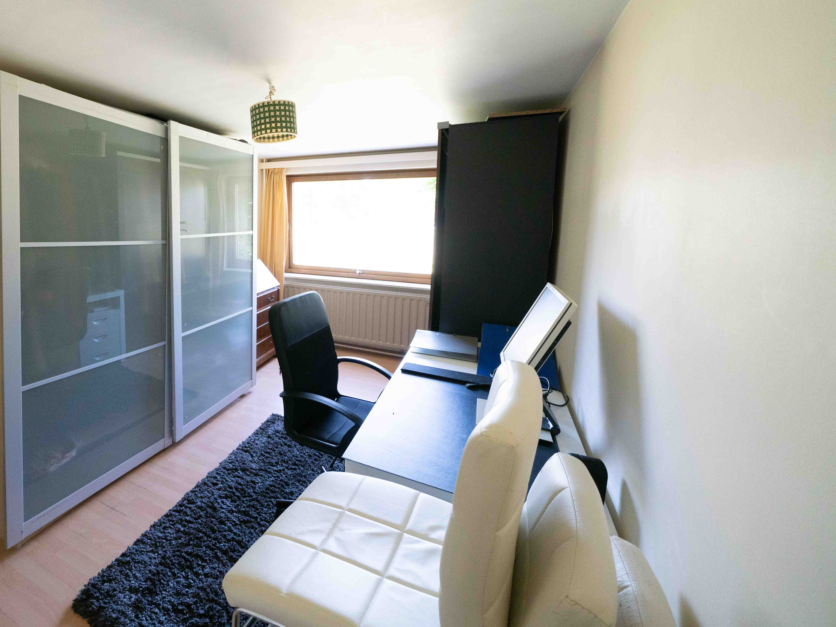 Maison (kangourou) très spacieuse avec jardin et double garage 