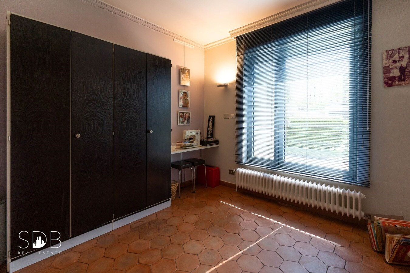 Vrijstaande gezinswoning in bungalowstijl met grasland op circa 1ha. 