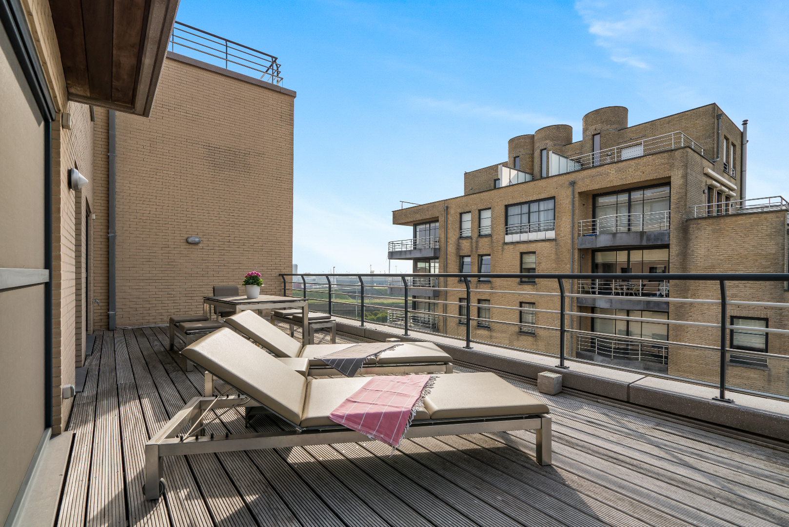 Duplex dakappartement met 2 slaapkamers en 2 badkamers 