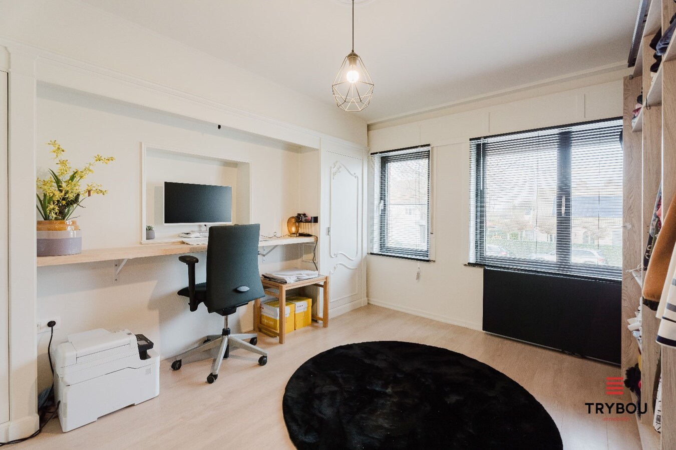 Verrassend ruime, lichtrijke woning op ruim perceel van 722m² te Jabbeke 