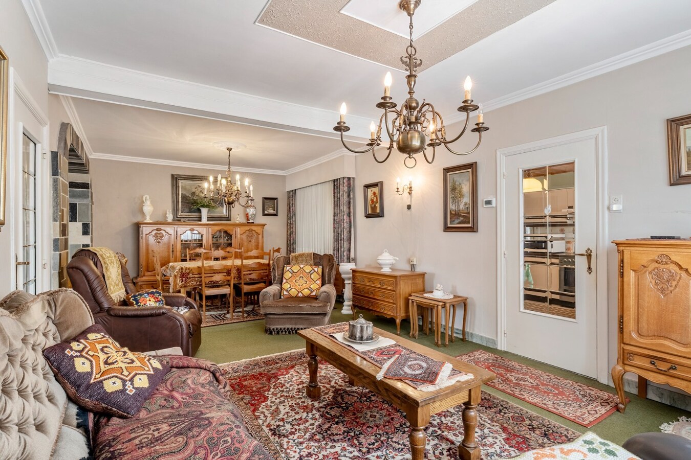 Halfvrijstaande gezinswoning op een ruim perceel van 13a80ca op wandelafstand van het centrum van Opoeteren! 