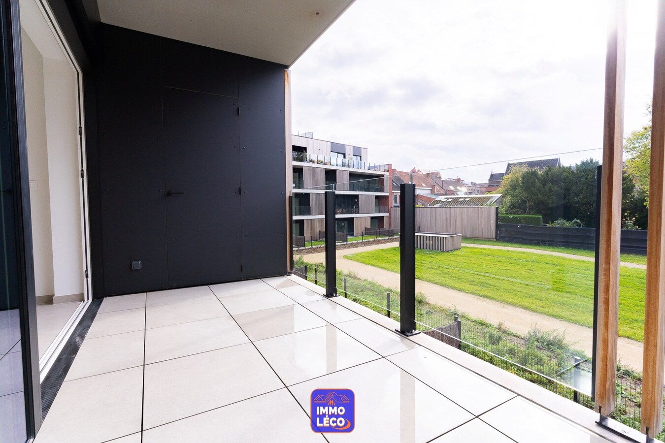 Appartement NEUF de haut standing avec garage 3 voitures, EN PLEIN CENTRE-VILLE ! 