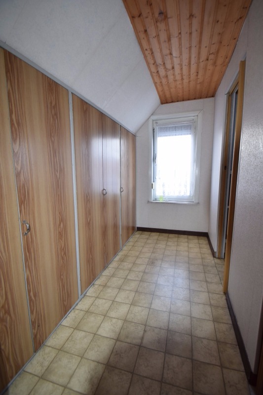 Grondig op te knappen woning met tuin, op toffe ligging. 