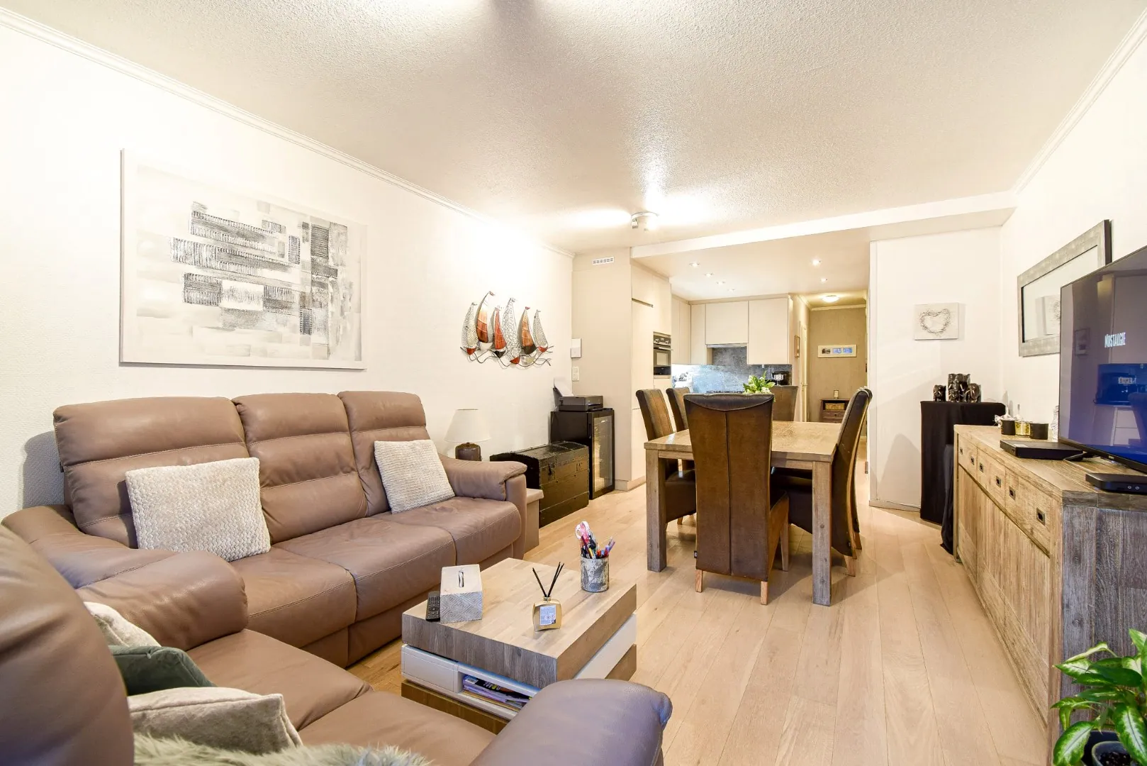 Instapklaar appartement met terras en zijdelings zeezicht