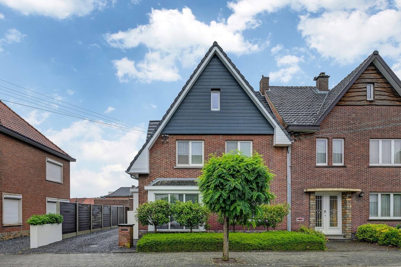 Totaal gerenvoveerde, charmante, halfopen woning met tuin, terras en garage in Kuringen (Hasselt ) 