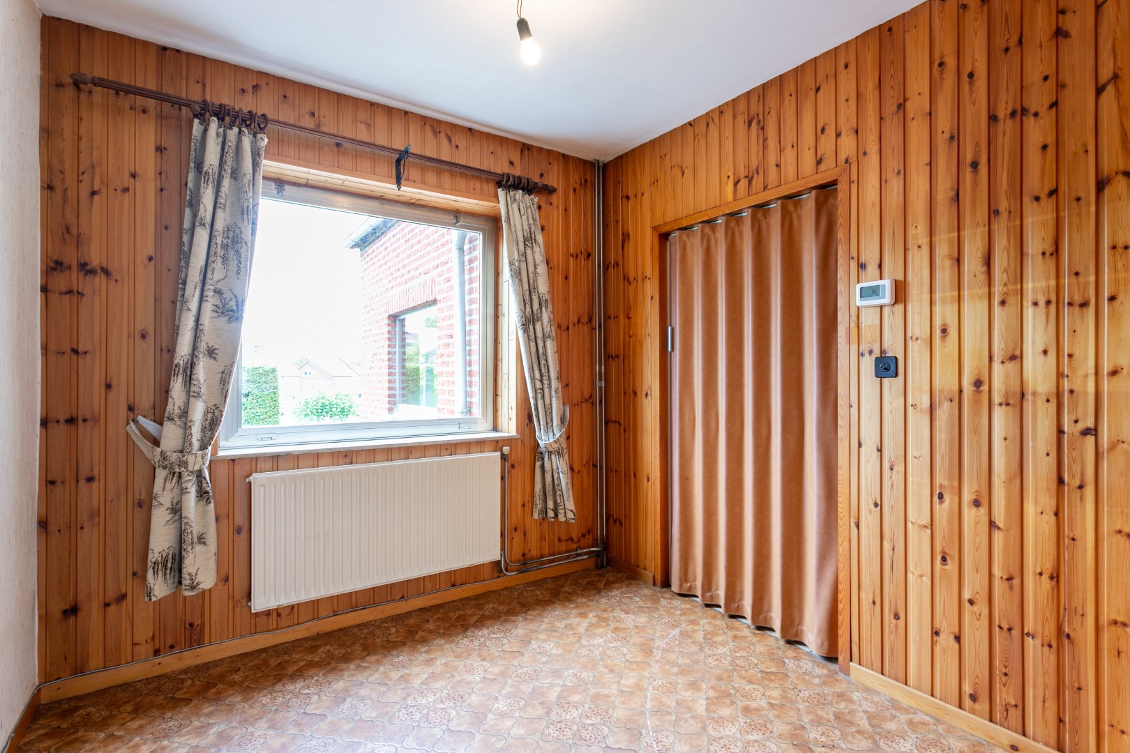 Te renoveren woning met 3 slpk te Buizingen 