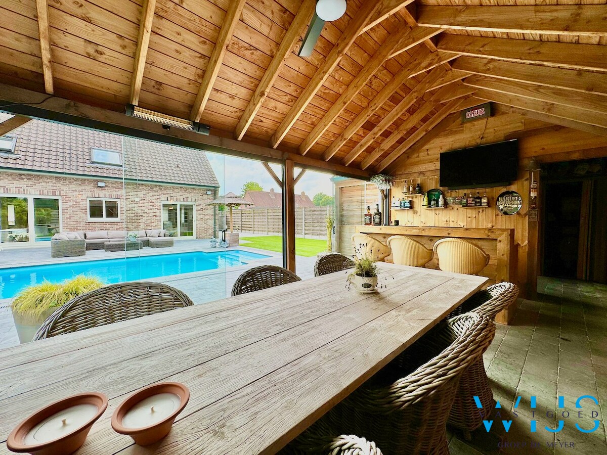 Woonhuis met prachtig zwembad te ERTVELDE ! 