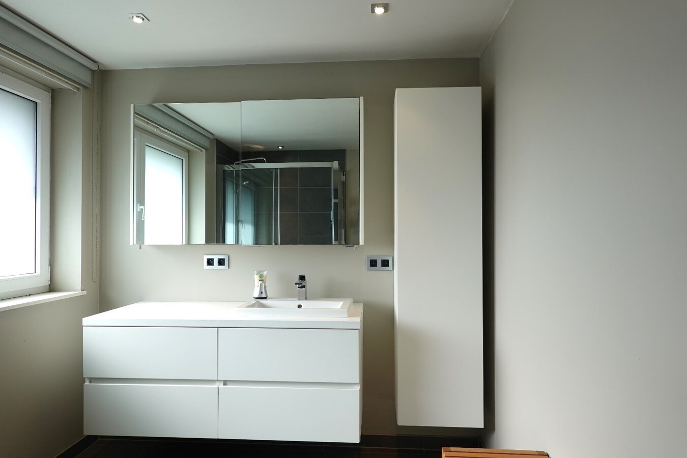 Winkelruimte met woonst op een vlotte bereikbaarheid met prachtig uitzicht te Roksem 