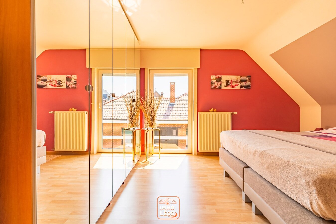 Villa « semi plain-pied » idéalement située avec 4 chambres, jardin, garage et parking, COUP DE CŒUR ABSOLU ! 