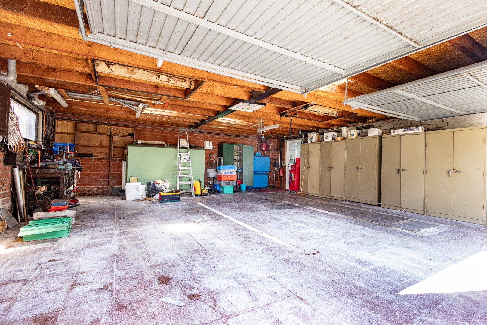 Woning met handelspand landelijk gelegen te Ursel 