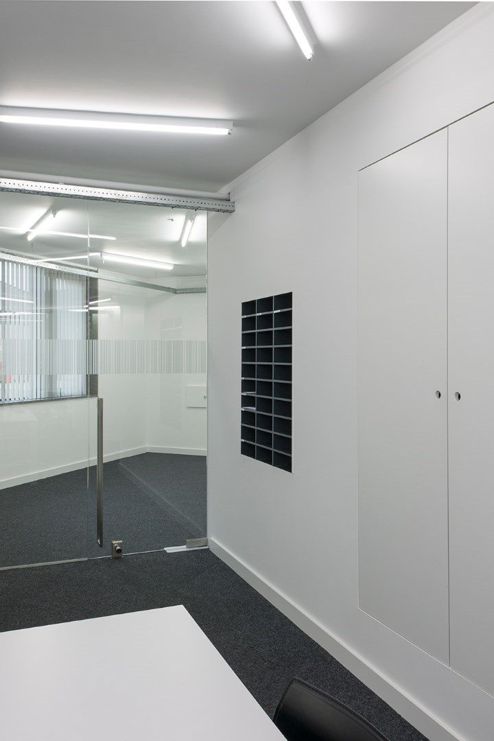 Instapklare kantoorruimte  (32 m²) met parking en alle faciliteiten inclusief, Torhout. 