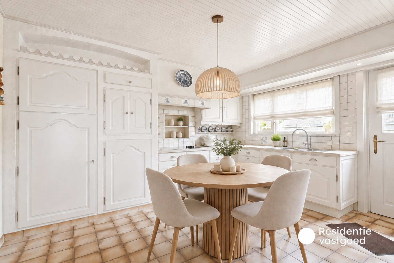 Alleenstaande bungalow met 4 slaapkamers en ruime tuin 