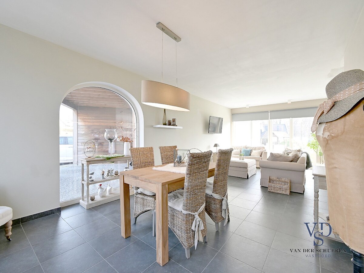 Recente pastorijwoning in hartje Dikkelvenne. 