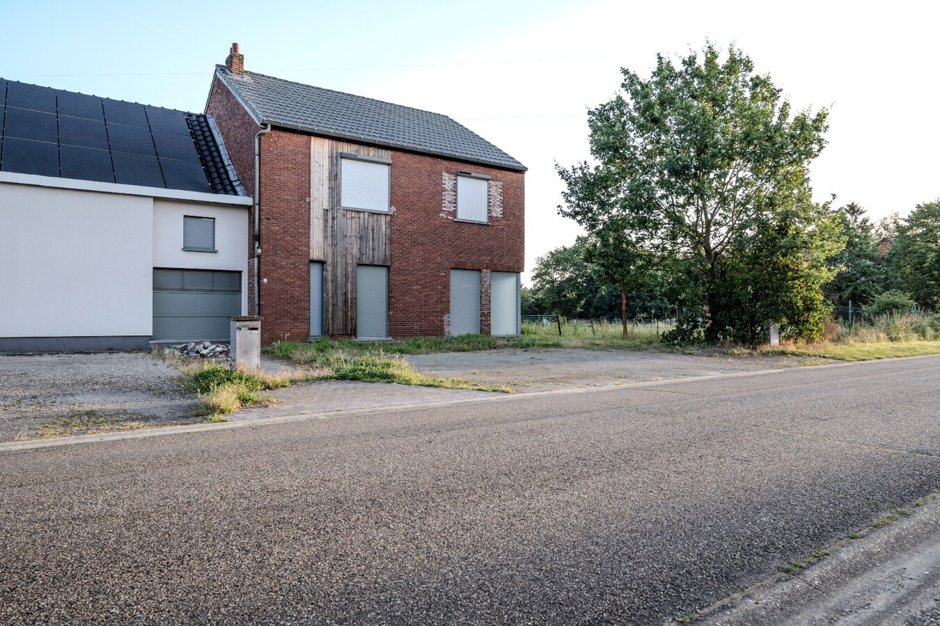 Ruim huis met vergunde stal 