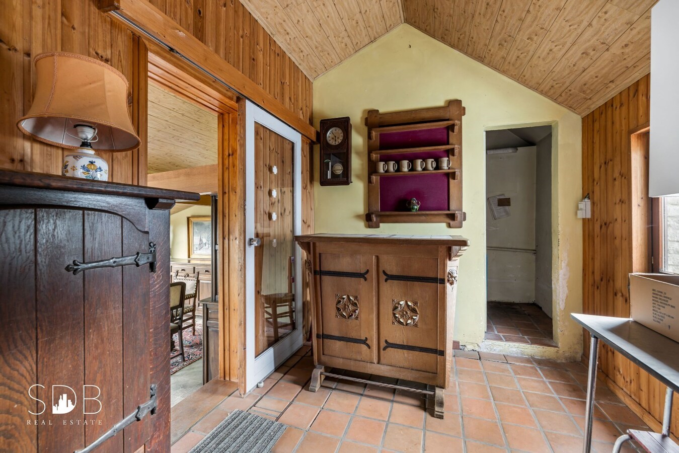 Authentieke hoeve met bijgebouwen met graslanden op circa 8.750m² 