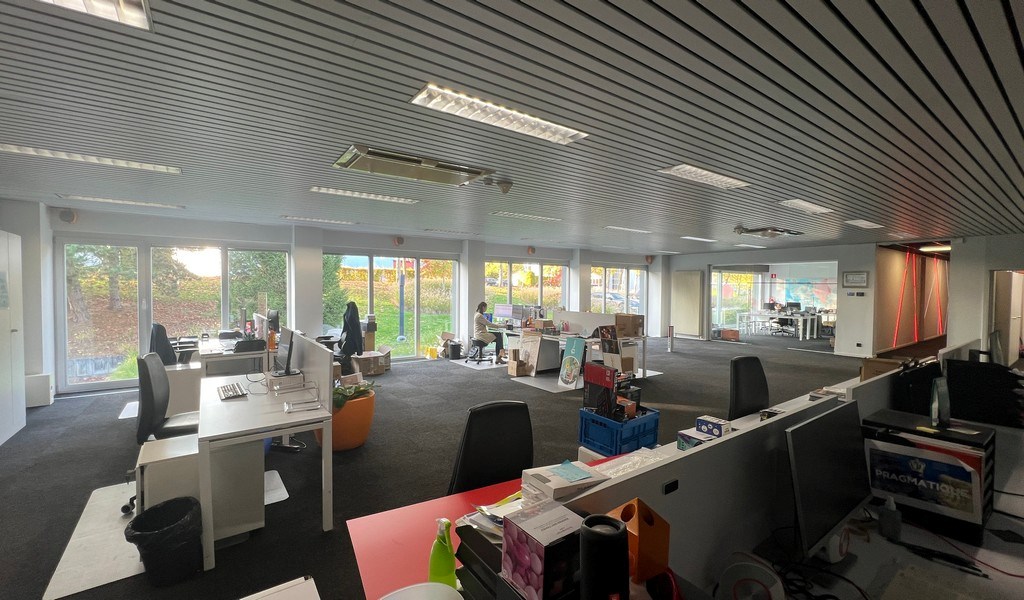 Bedrijfspand te koop in industriezone Klein Frankrijk in Ronse