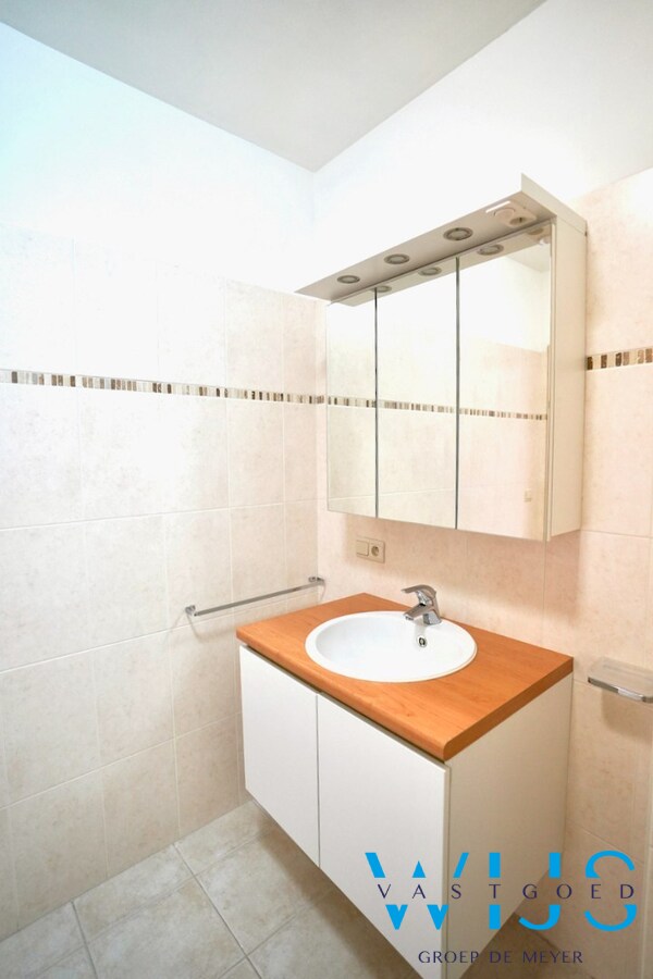 Gelijkvloers appartement met ruim terras in het centrum Ertvelde ! 