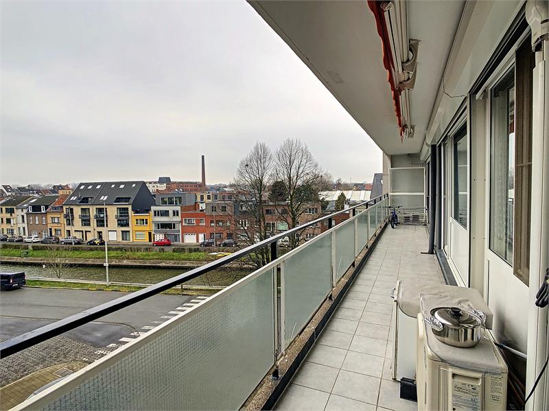 Ruim appartement met drie slaapkamers op wandelafstand van het centrum! 