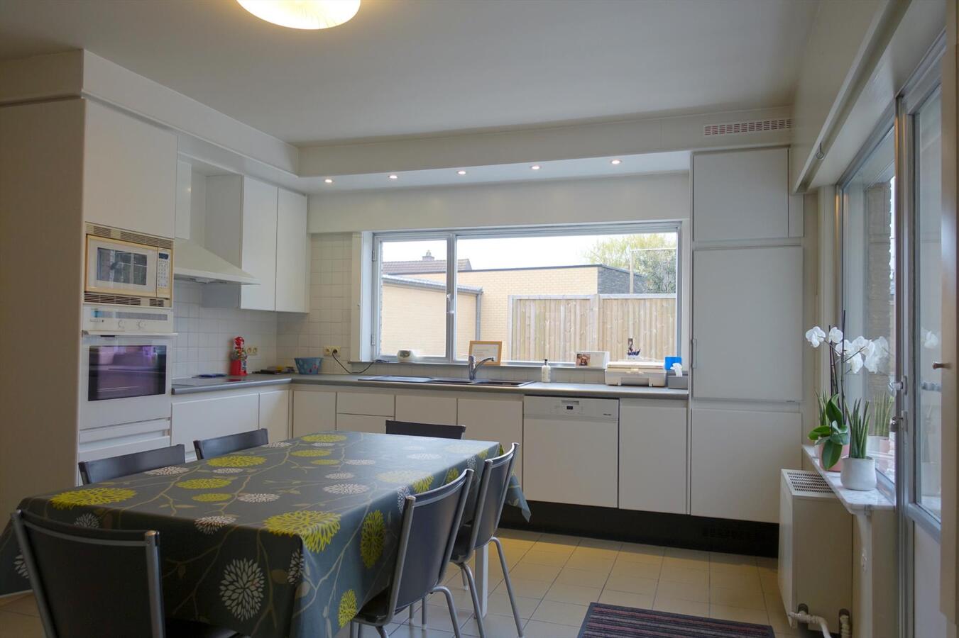 Uitstekend gelegen handelspand met woonst 