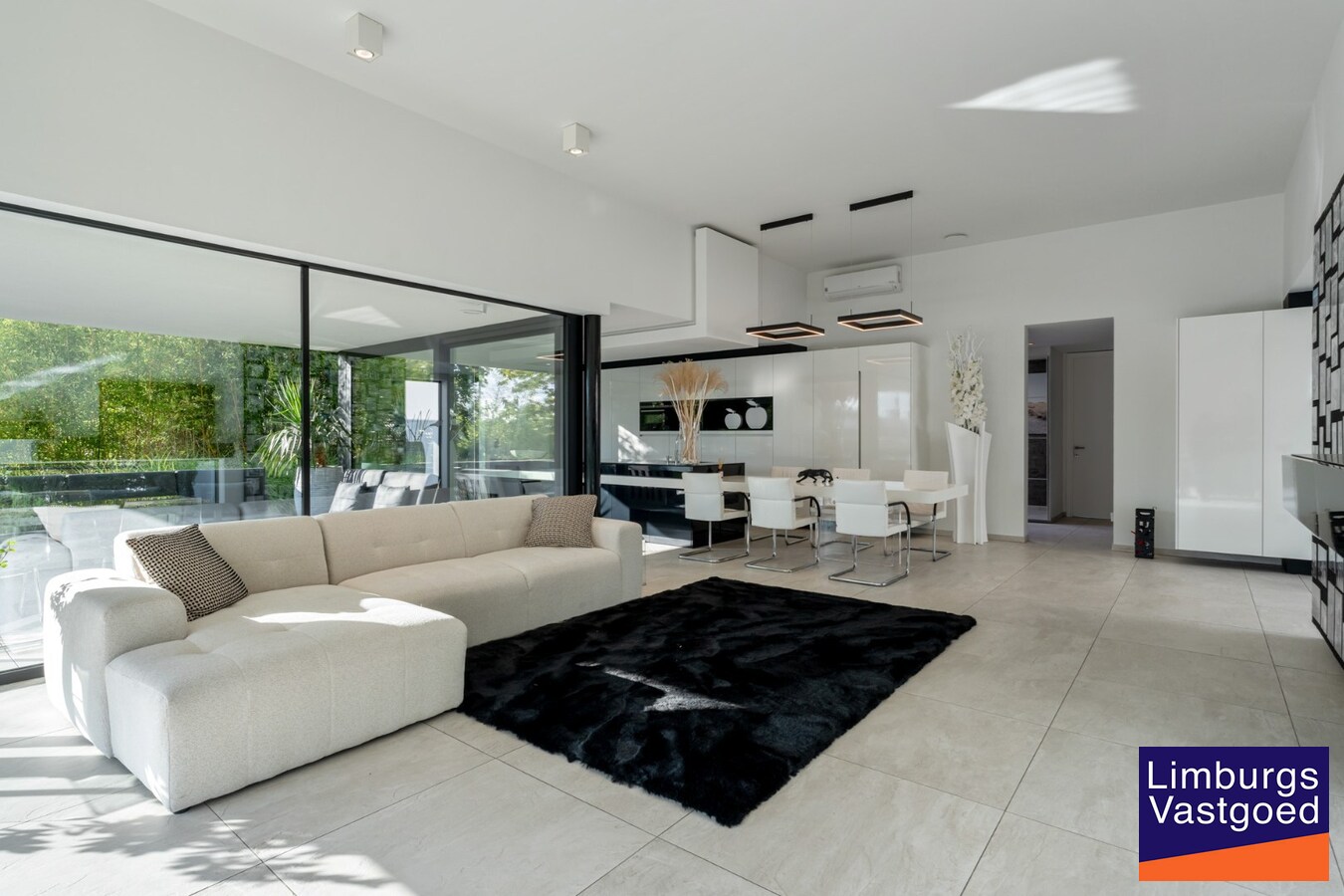 Unieke designvilla met zwembad en panoramisch uitzicht op het Albertkanaal 