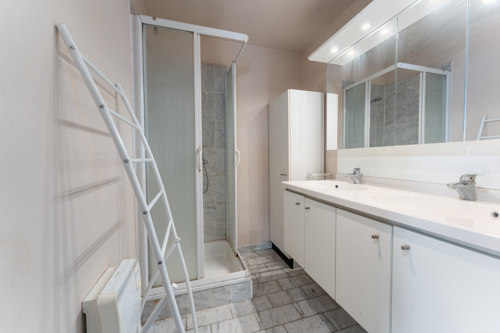 hoek appartement met 1slaapkamer 