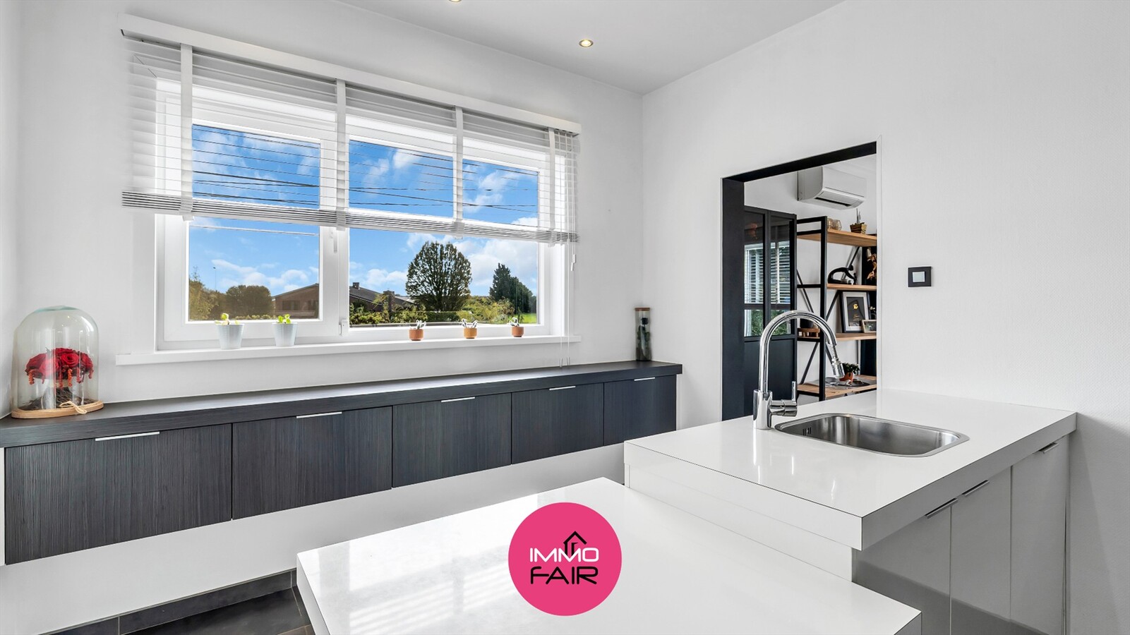 Vrijstaande semi-bungalow met panoramisch zicht, vlakbij Maastricht! 
