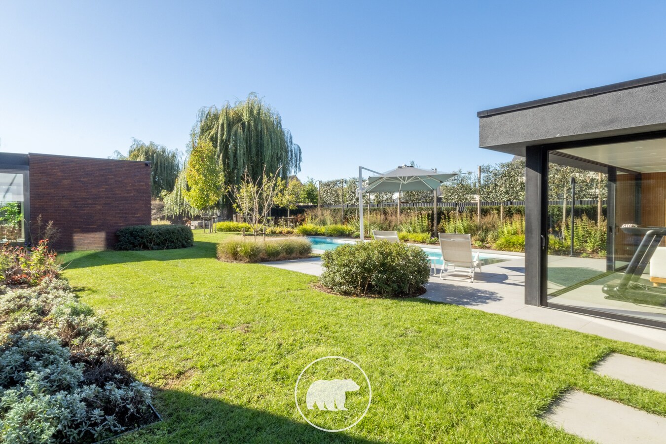 Buitengewone design villa op unieke ligging te Lochristi 