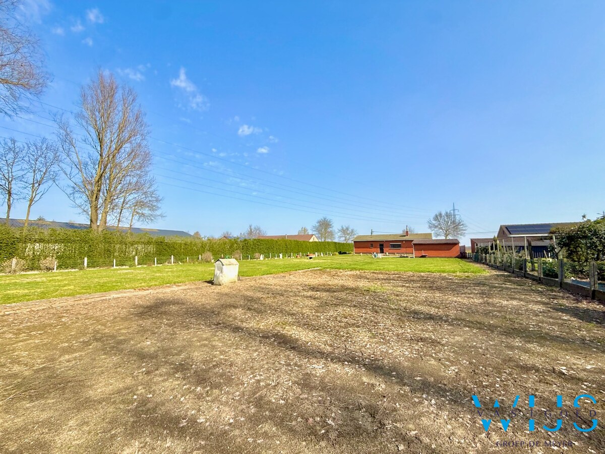 Open bebouwing op fenomenaal perceel van 2.108 m² te Oosteeklo ! 