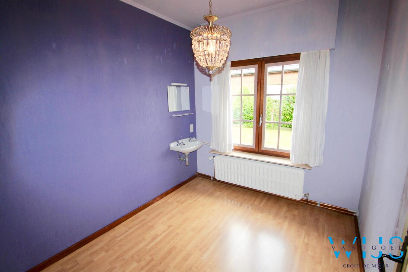 Op te frissen bungalow op een prachtig perceel van 960 vierkante meter te Oostakker ! 