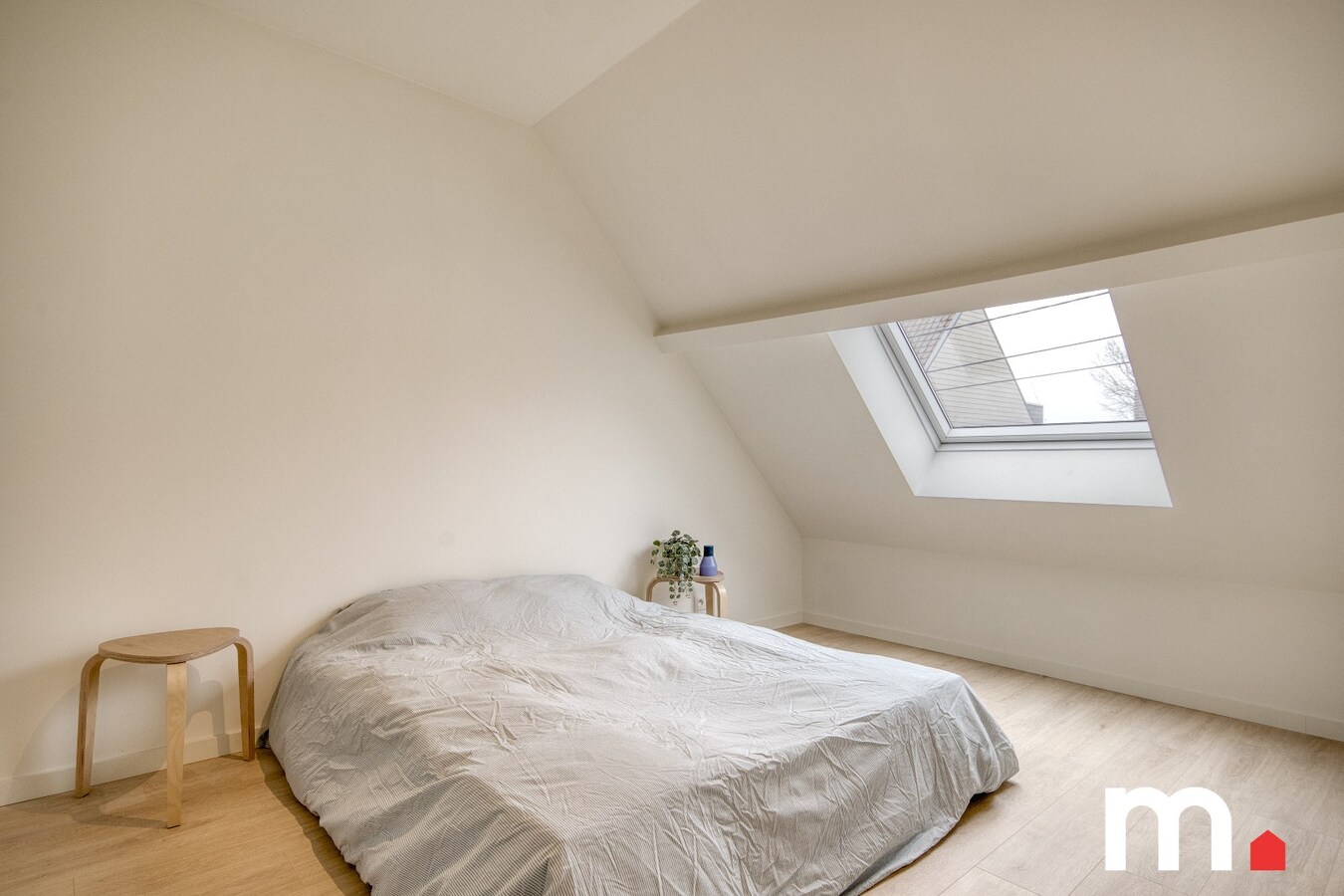 Totaal gerenoveerde woning met grote tuin en 3 slaapkamers te Heule ! EPC A ! 