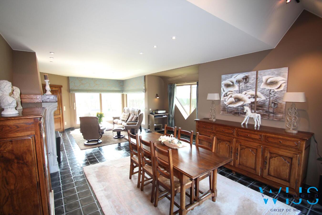 Prachtige instapklare tot in de puntjes onderhouden woning te Wachtebeke ! 