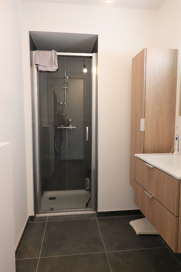 Nieuwbouw appartement met terras 