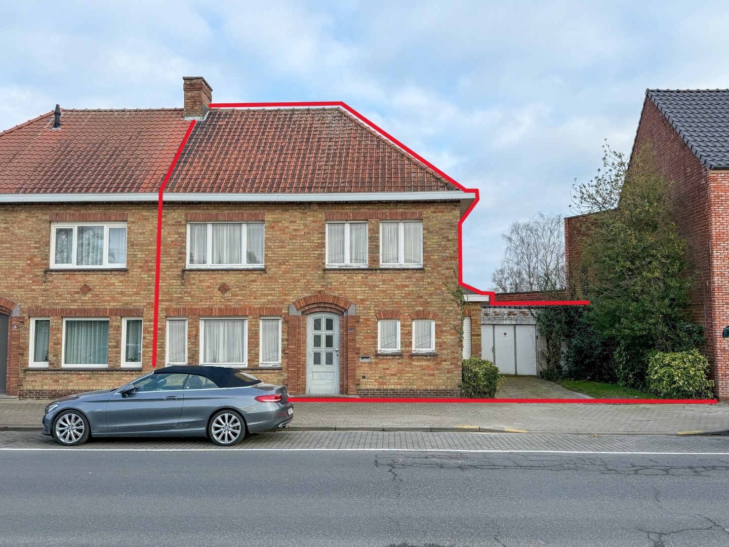 Te renoveren gezinswoning (433 m²), 3 slpk, garage en tuin, Torhout 