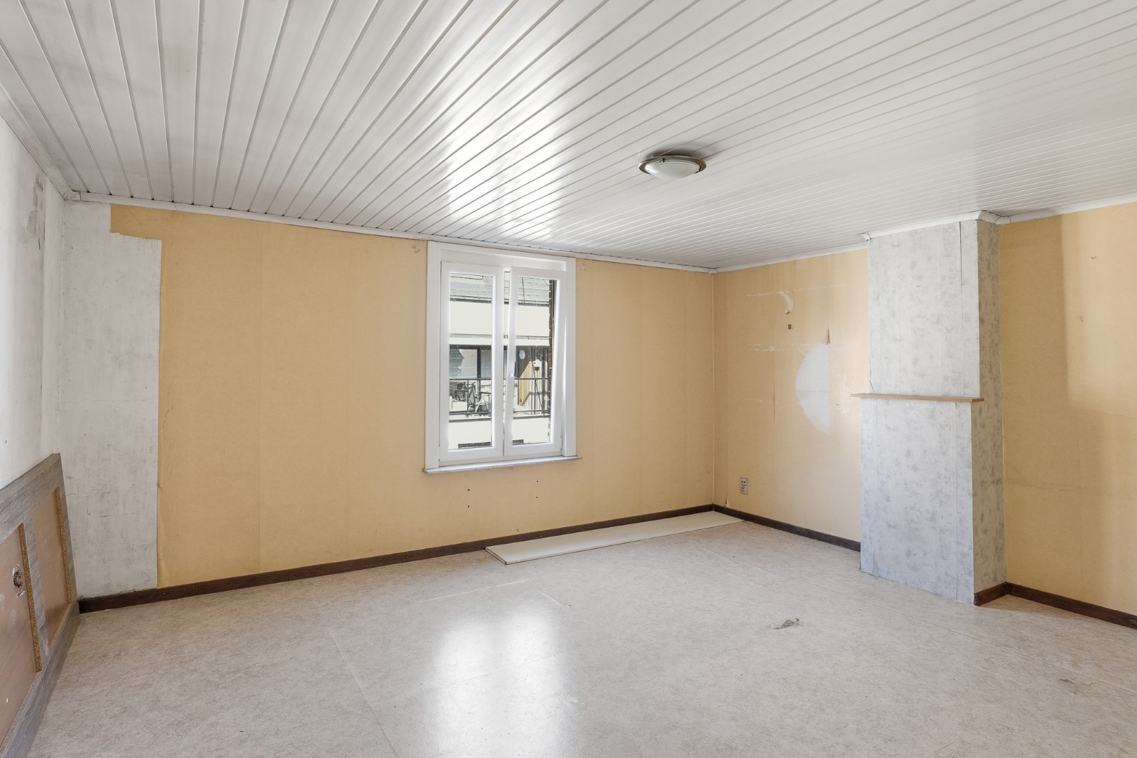 Te renoveren woning in centrum Eernegem 