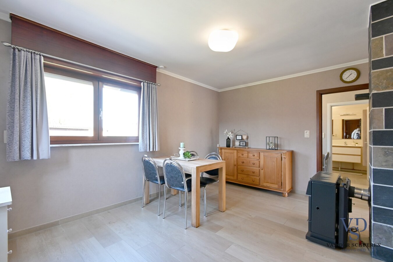 Op te frissen half open bebouwing 