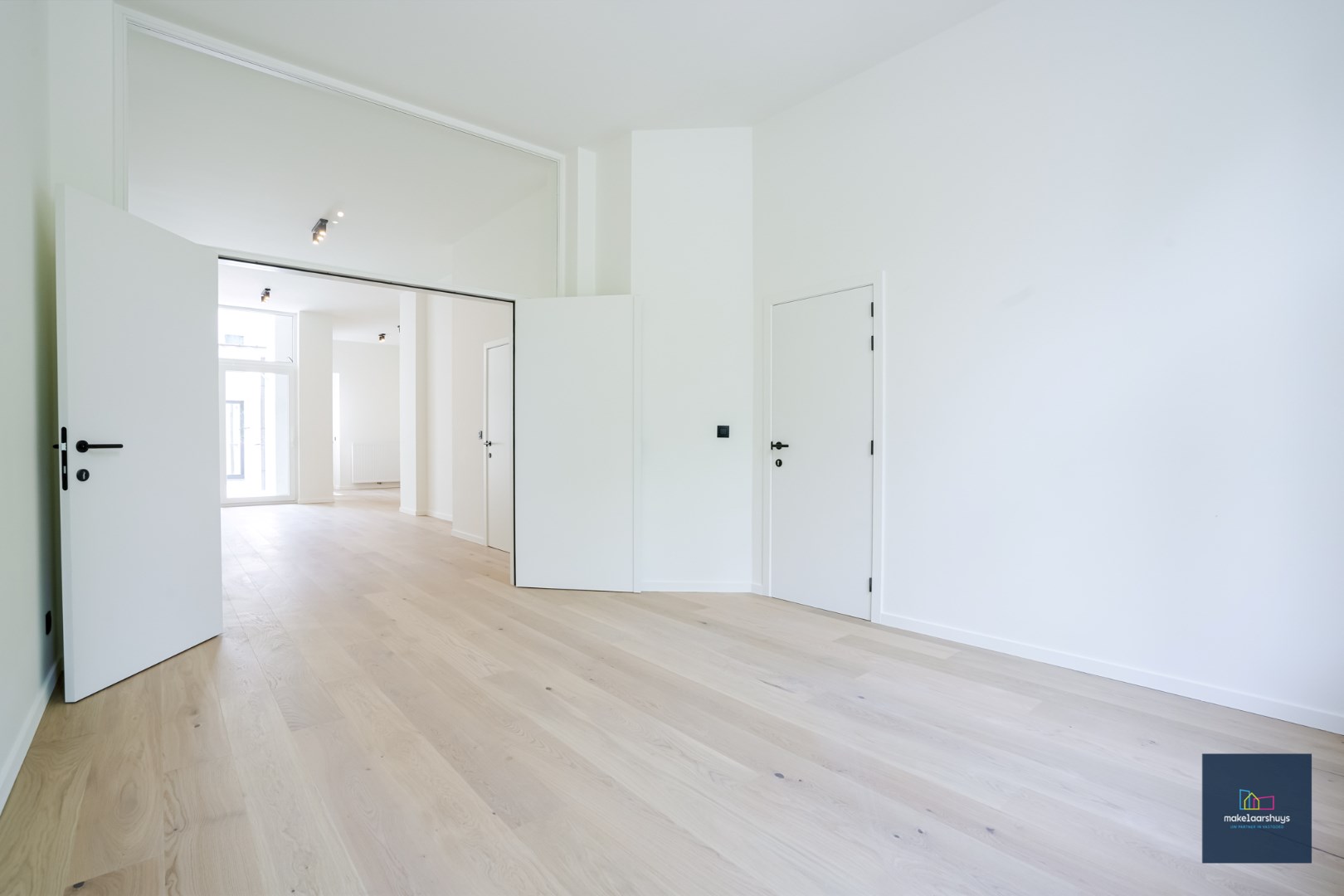 Nieuw 2 slaapkamerappartement  met praktijkmogelijkheden 