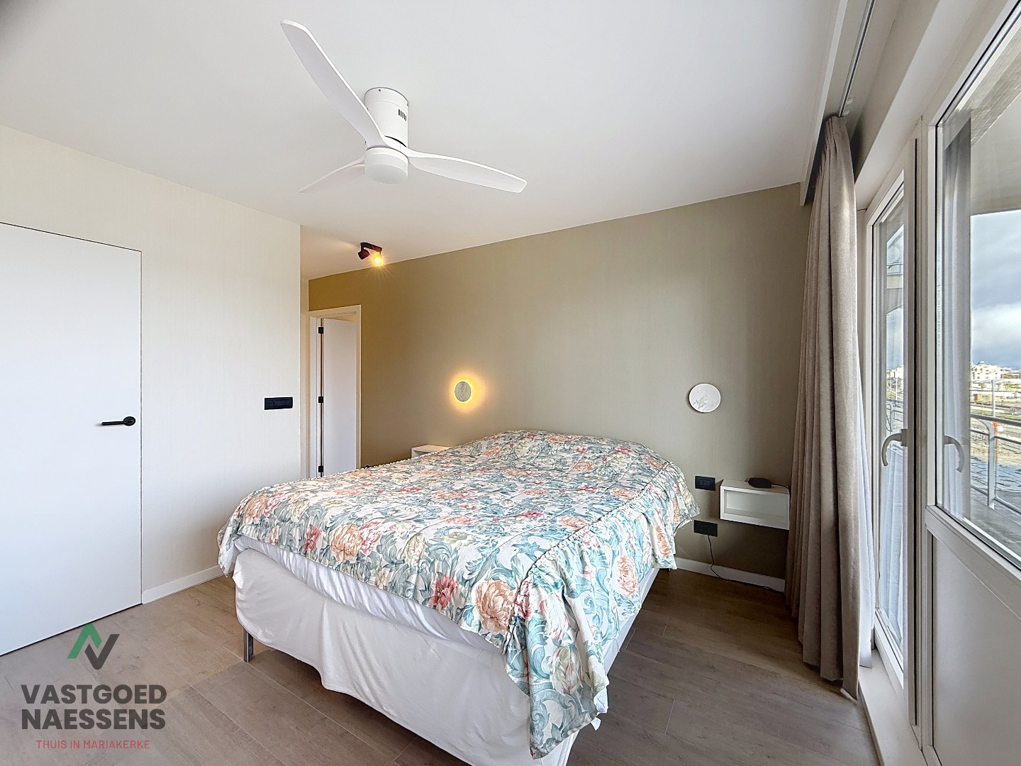 SCHITTEREND VERNIEUWD 3 SLPK APP MET ZICHT OP ZEE EN TERRAS 