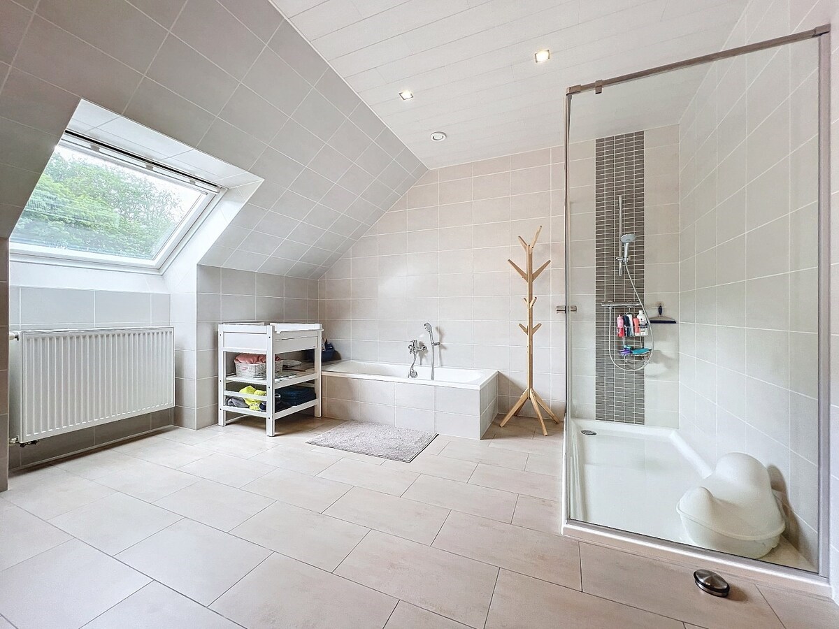 Recente, energiezuinige (label A) villa met groene achteruit te St.-Lievens-Houtem 