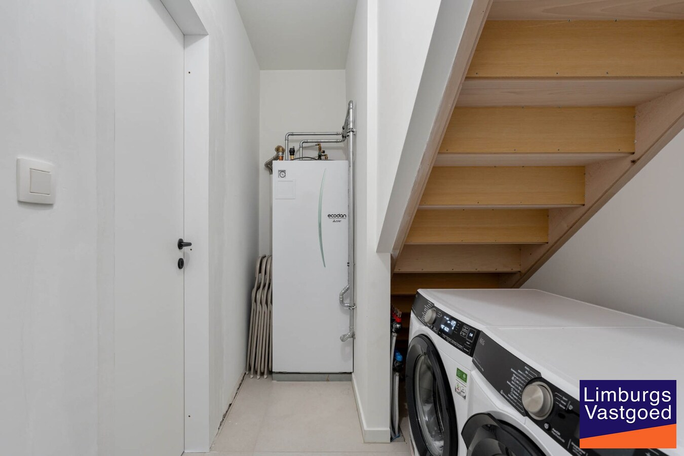 Moderne nieuwbouwwoning, 5 slpk, op een perceel van 4a31ca. 