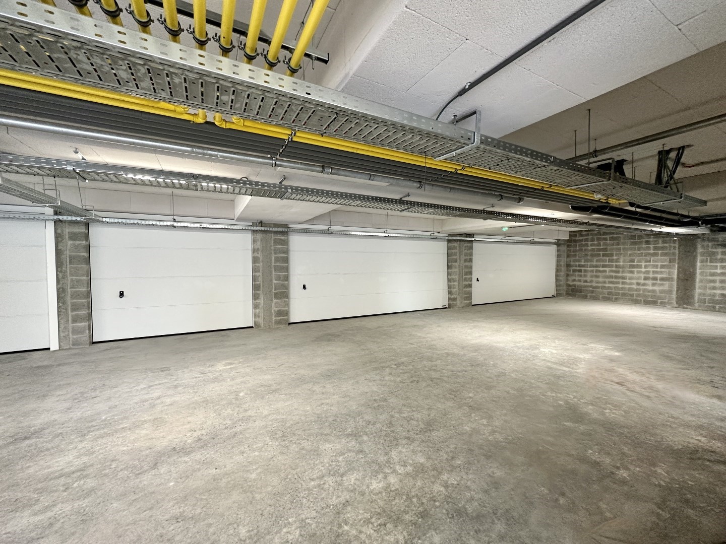 Prachtig lichtrijk en ruim (116 m²) nieuwbouw 2-slpk appartement met (zonne)terras(en), Kortemark 