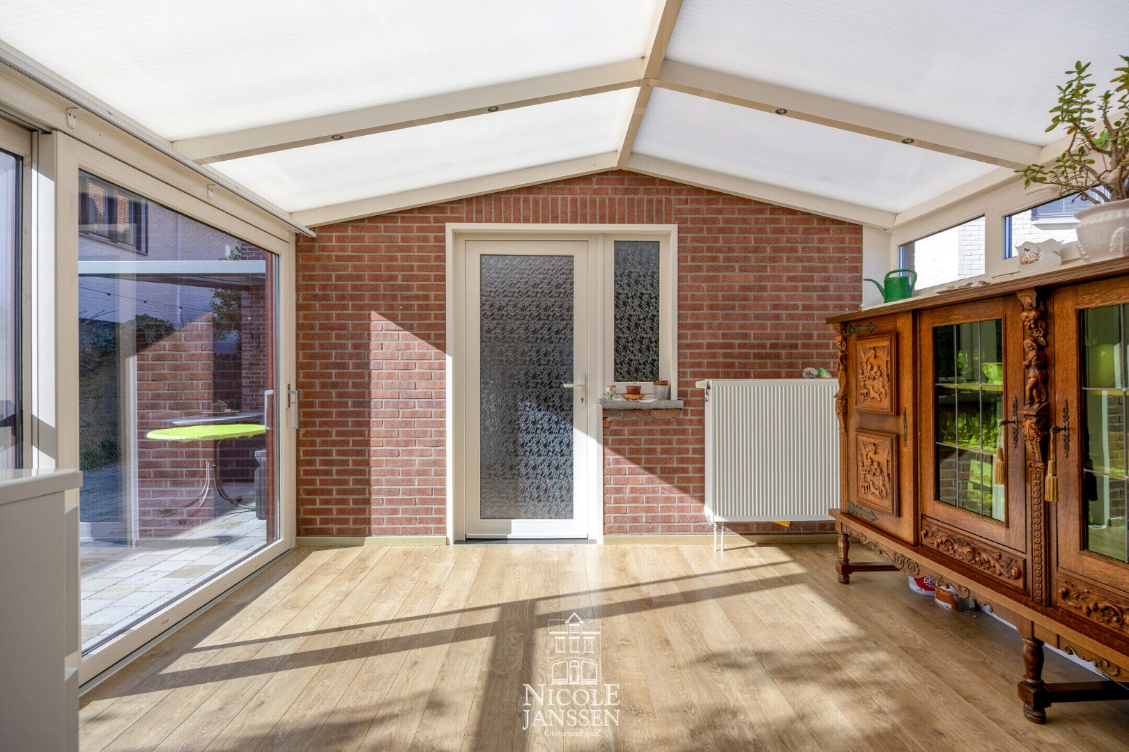 Veranda/tussenruimte met toegang naar hobbyruimte
