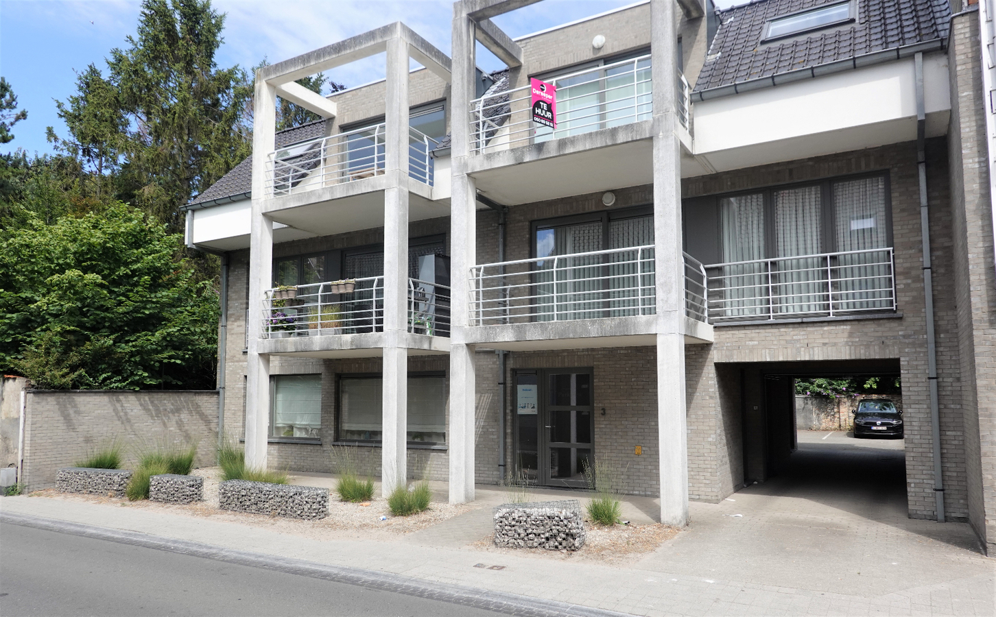 Appartement met autostaanplaats, fietsenberging en terras 