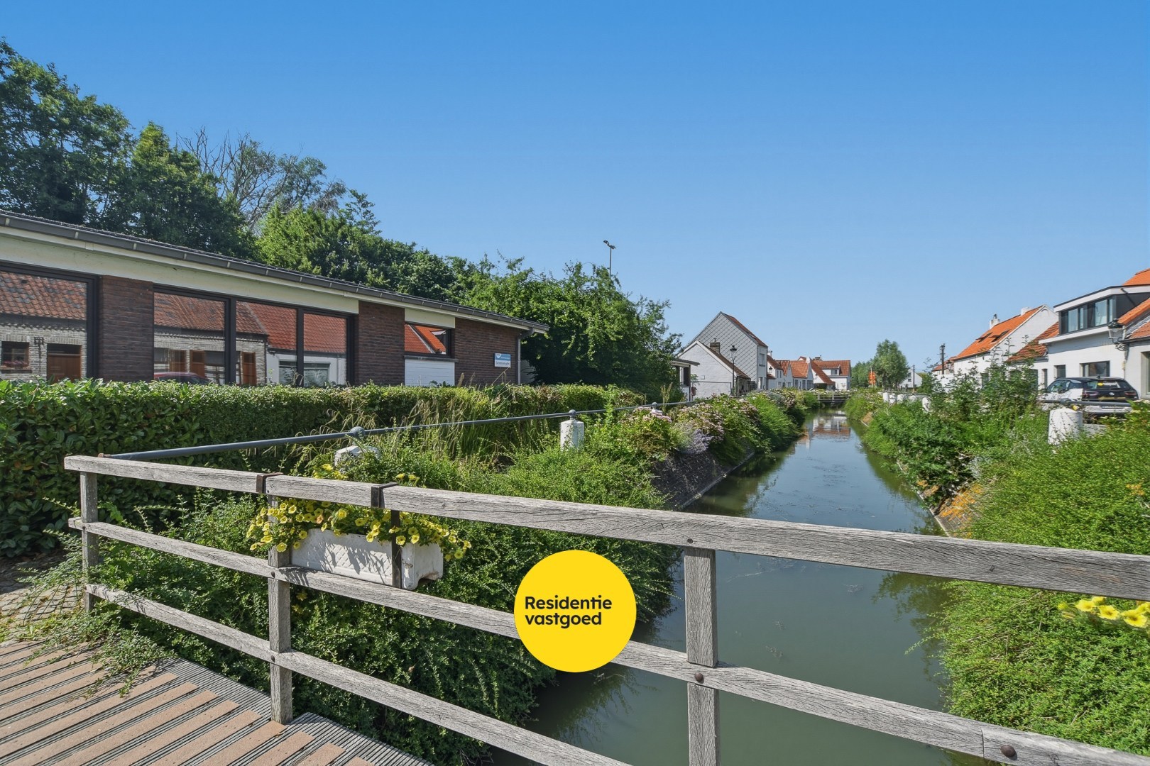 Voormalig dienstencentrum met ruime indeling en residentieel potentieel - Lissewege 