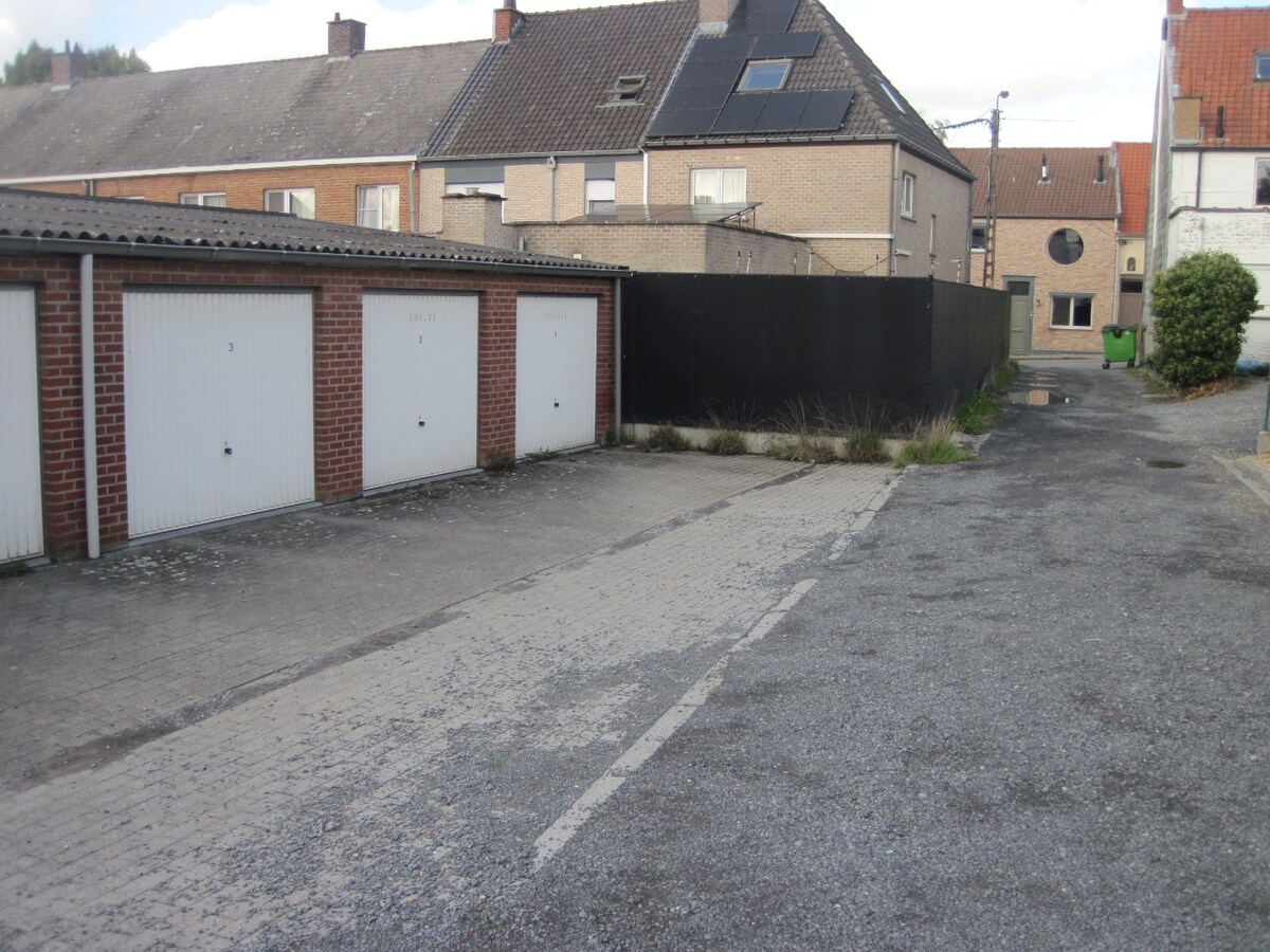 Garage in de onmiddellijke nabijheid van de Markt. 
