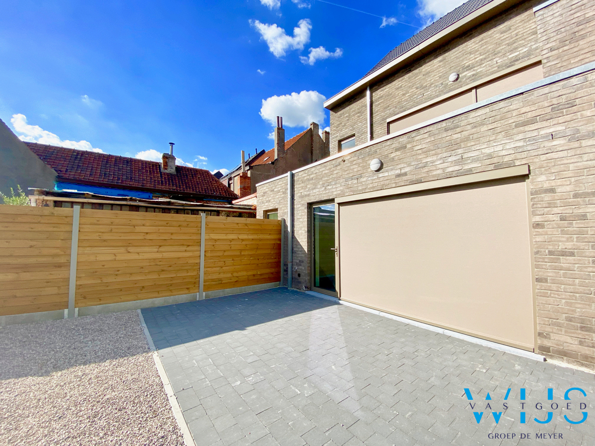 Instapklaar GELIJKVLOERSAPP. met tuin &amp; garage te Zelzate ! 