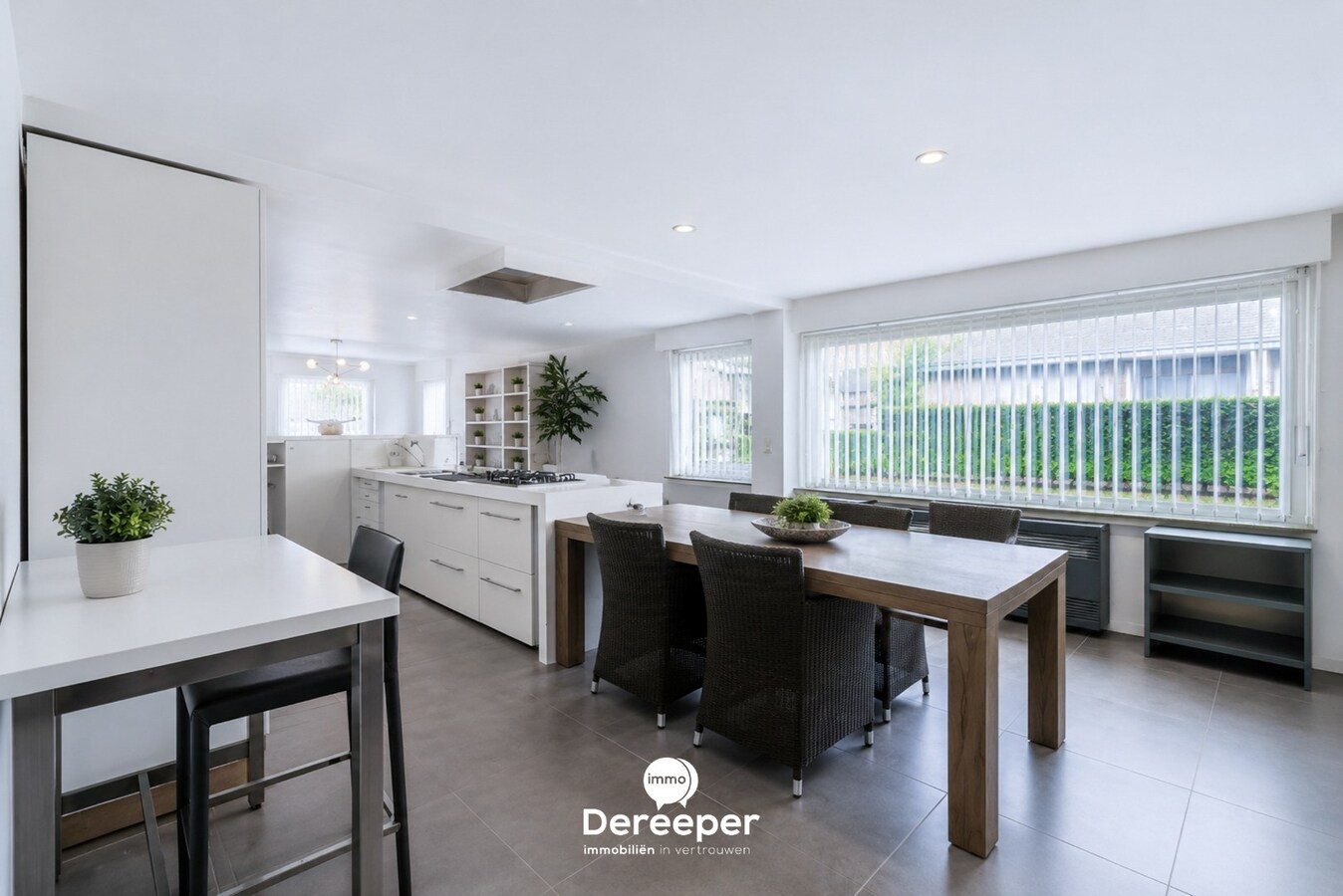 Te renoveren halfopen woning met zuidgerichte tuin op 571 m² in Jabbeke 