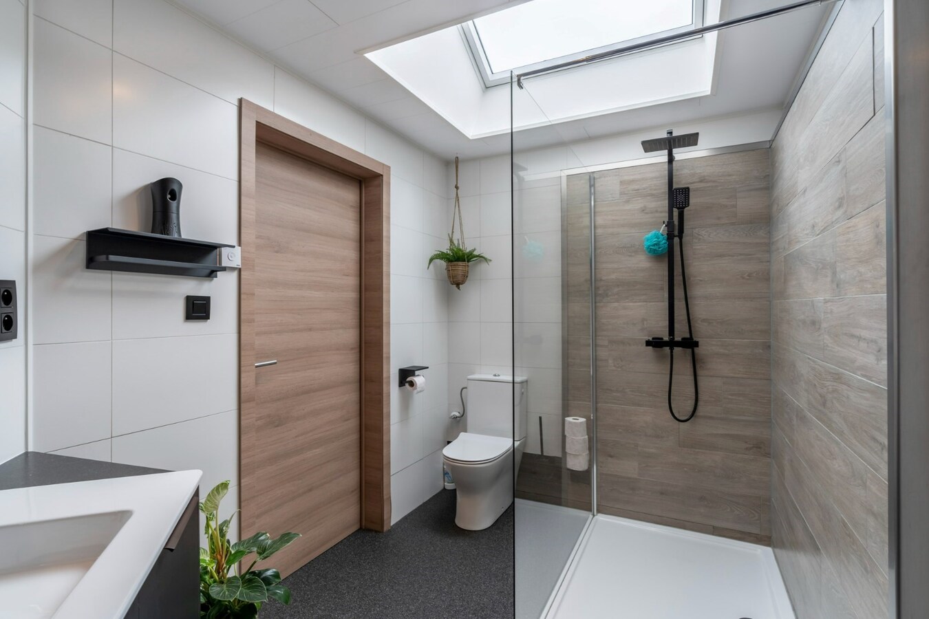 Gerenoveerde woning met tuin, garage en 3 slaapkamers in Opglabbeek - Perceeloppervlakte 684.00 - Bewoonbare oppervlakte 160.00 - Zuidoostelijke tuinoriëntatie 