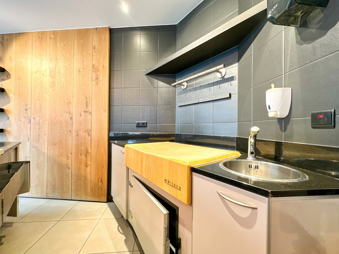 Handelpand met winkel, atelier en woonst, commerciële ligging, Torhout 