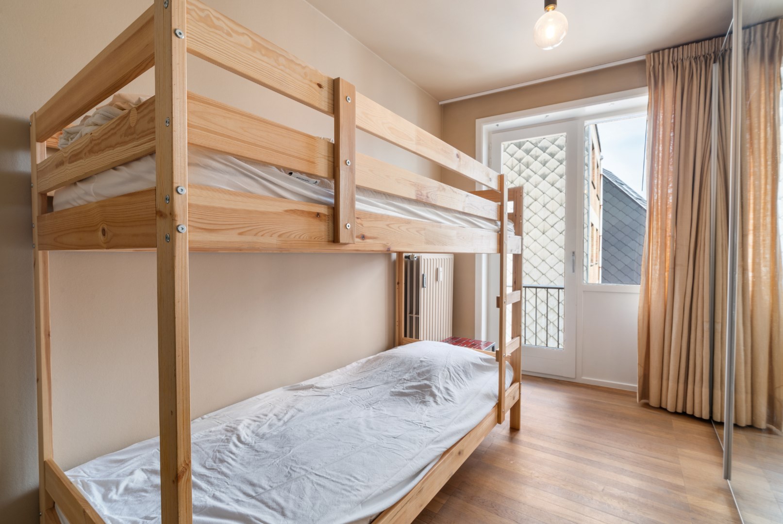 RUIM APPARTEMENT MET OPEN ZICHT OP TOPLIGGING 